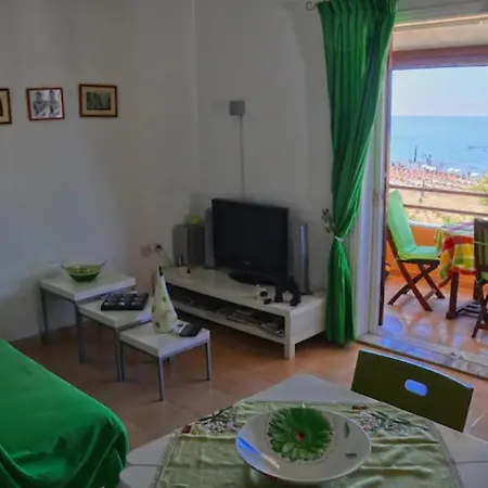 Holidays By The Beach-shared Pool Included, Apartament Glifada