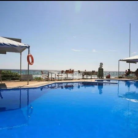 Holidays By The Beach-shared Pool Included, Glifada